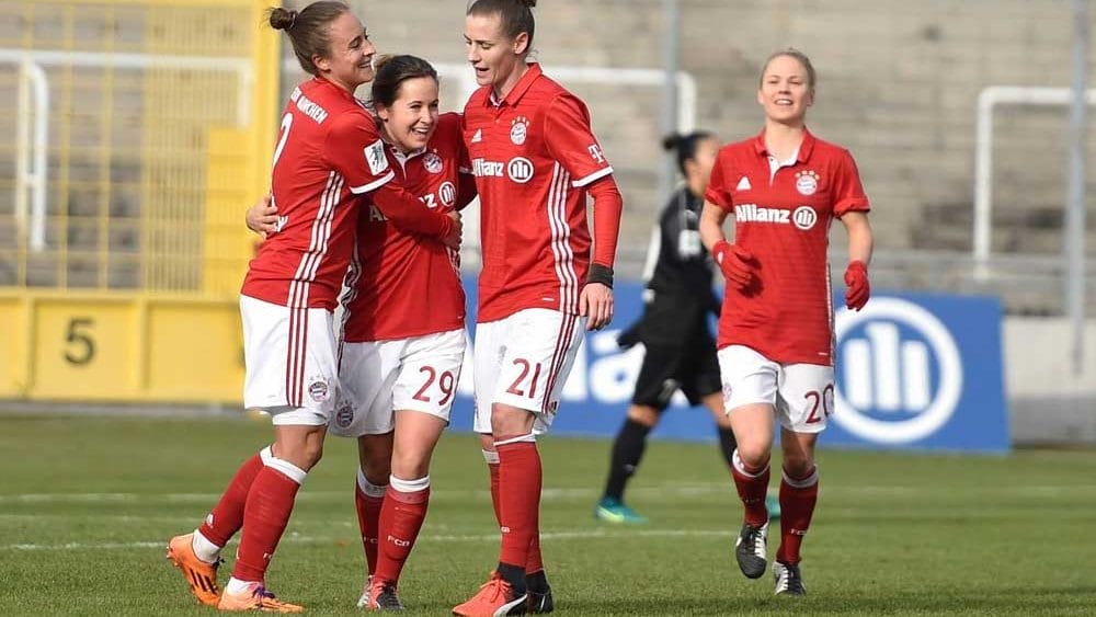 Gina Lewandowski, Simone Laudehr and Leonie Maier celebrating Nicole Rolser's goal, Bayern Munich Women - FFC Frankfurt 1-0