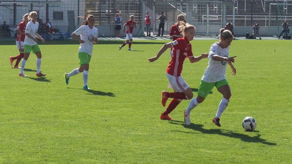 FC Bayern München Women - VfL Wolfsburg, C: Sven Beyrich